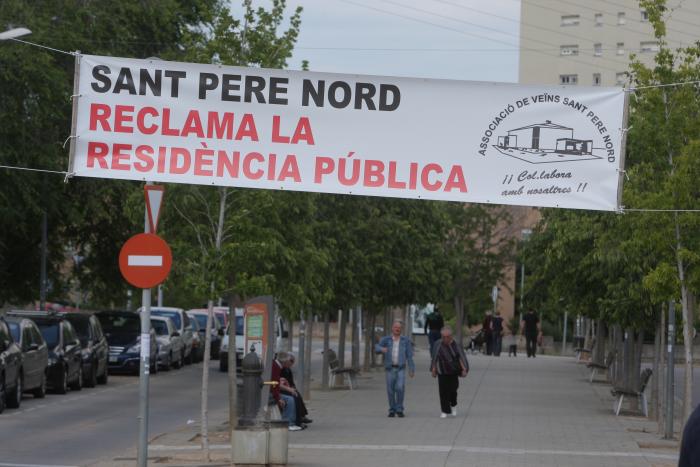 residència pública Sant Pere Nord pancarta