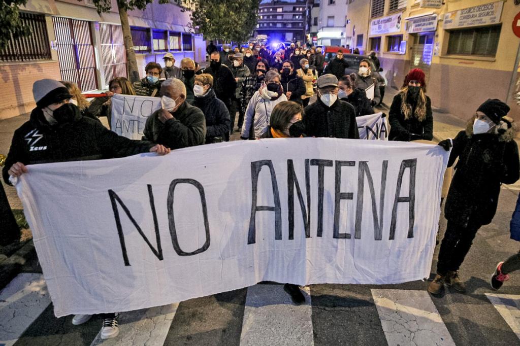 Manifestació contra l'antena de telefonia a Les Arenes Lluís Clotet (10)