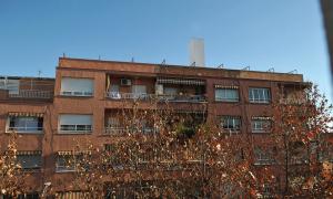 protesta per instal·lació de antena de telefonia mòbil a edifici carrer Manresa amb Olot Alberto Tallón (8)