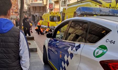 Intervenció SEM i Policia Municipal al carrer de Font Vella Terrassa (1)