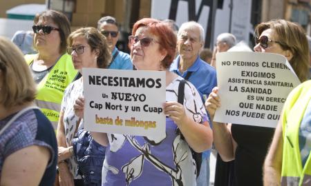 Protesta plataforma defensa sanitat pel tema CAP Can Roca Nebridi Aróztegui (4)